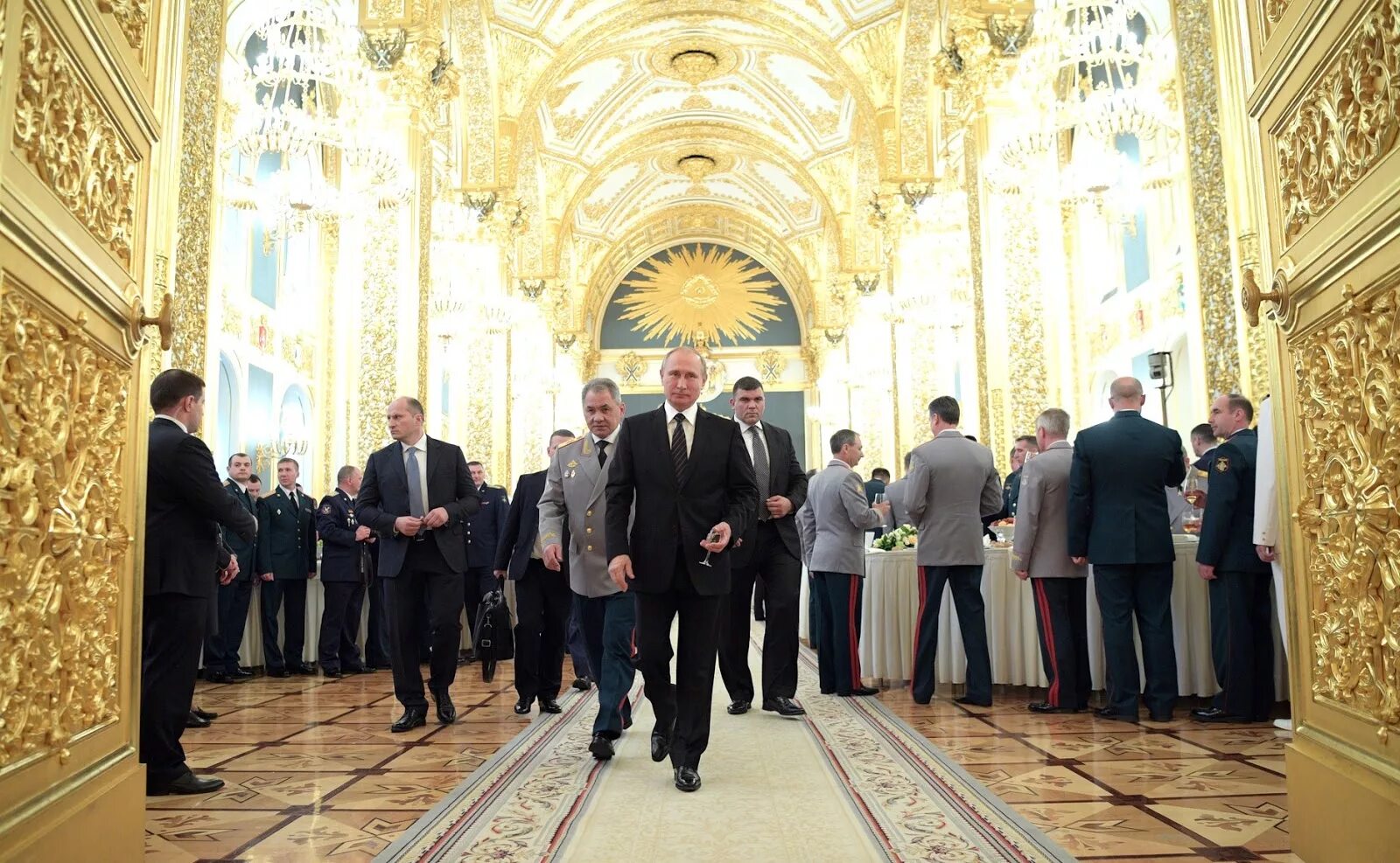 Резиденция президента России в Кремле. Резиденция президента России в Московском Кремле внутри. Большой Кремлёвский дворец в Москве резиденция президента.