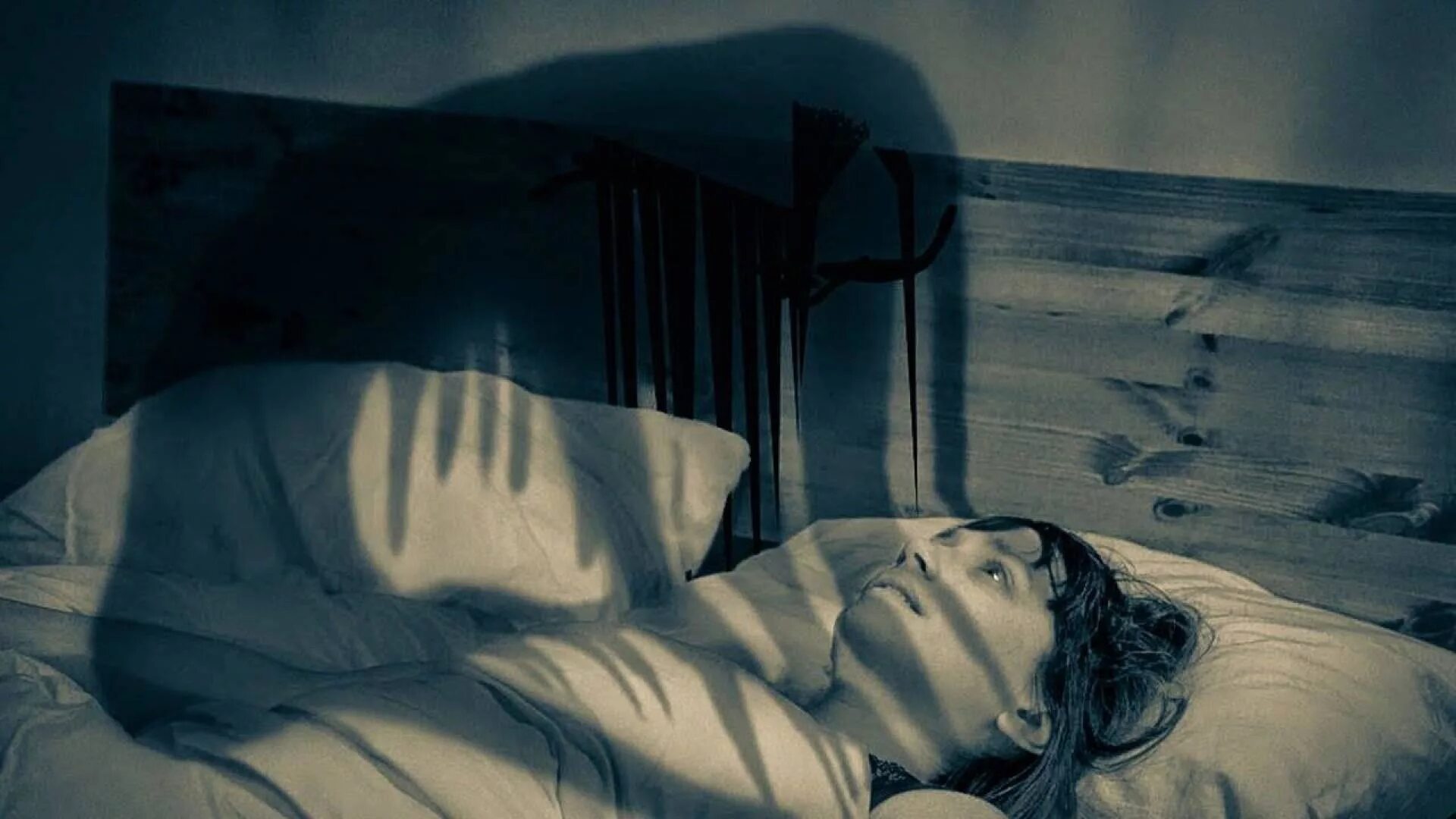 снятся очень странные сны