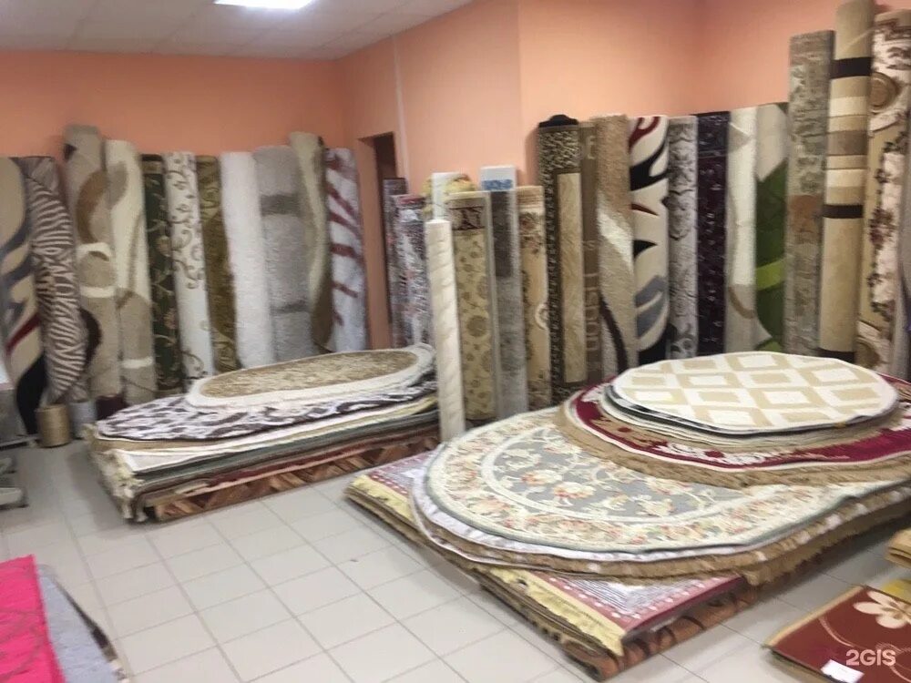 Магазин ковров. Много ковров. Улица кирова 8 лысьва. Часы работы магазина ковры. Хивинский ковровый комбинат.