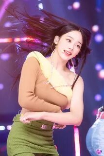 theqoo EVEN LOOKING BACK, NEWJEANS' VISUALS DURING THEIR DEBUT WERE SH...