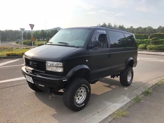 Купить полный привод недорого. Chevrolet Astro 4wd. Chevrolet Astro 4wd черный. Chevrolet Astro 4wd off Road. Chevrolet van 4wd.