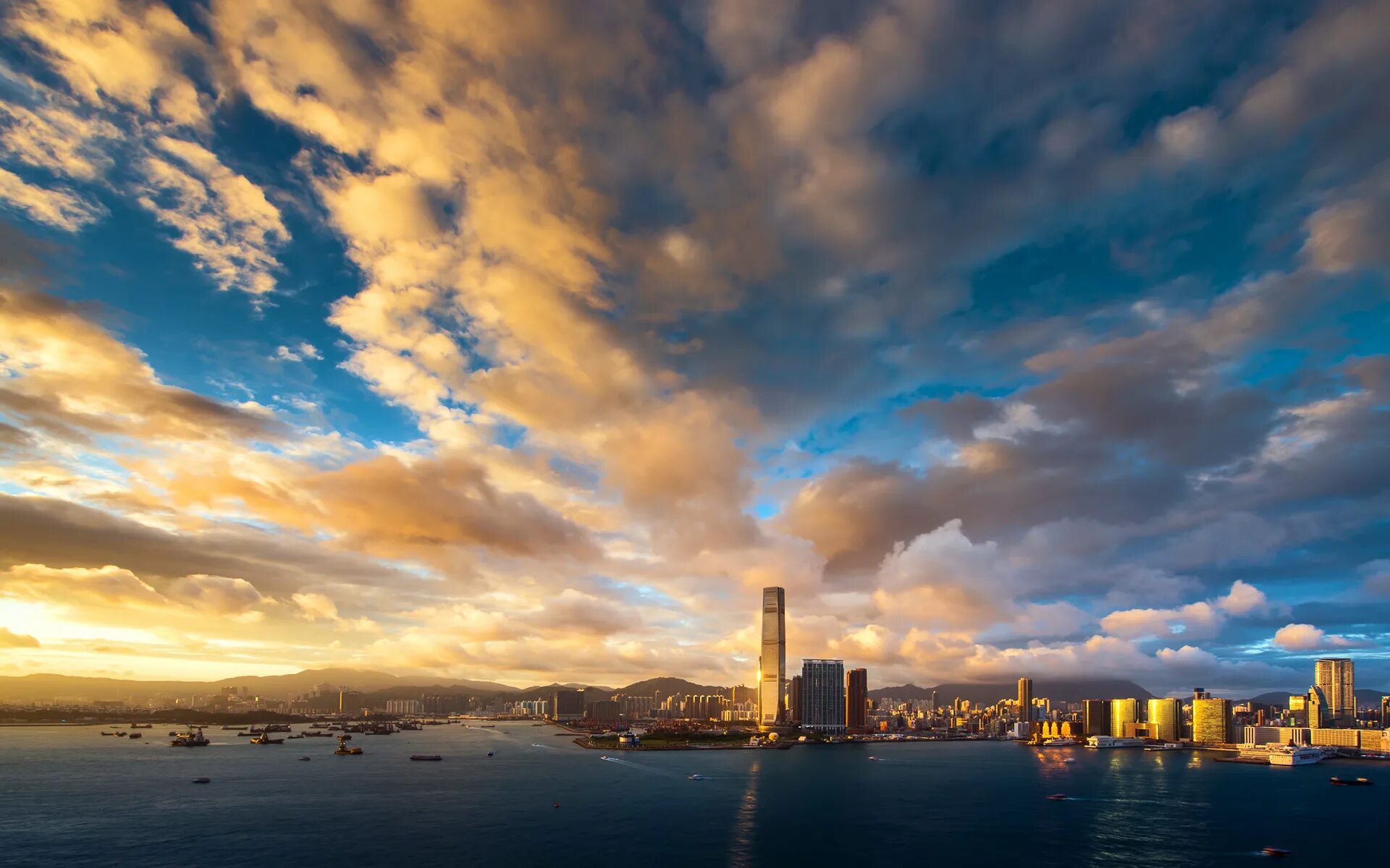 Небоскреб Гонконга скайскрепер. Небо над городом. Небо город. Закат в городе.