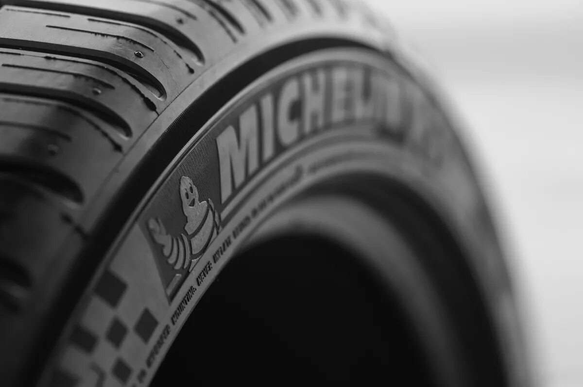 Какая резина мишлен лучшая. Низкопрофильные шины r17 michelin. колеса мишлен. низкопрофильная резина мишлен r14. mishlene шины logo.