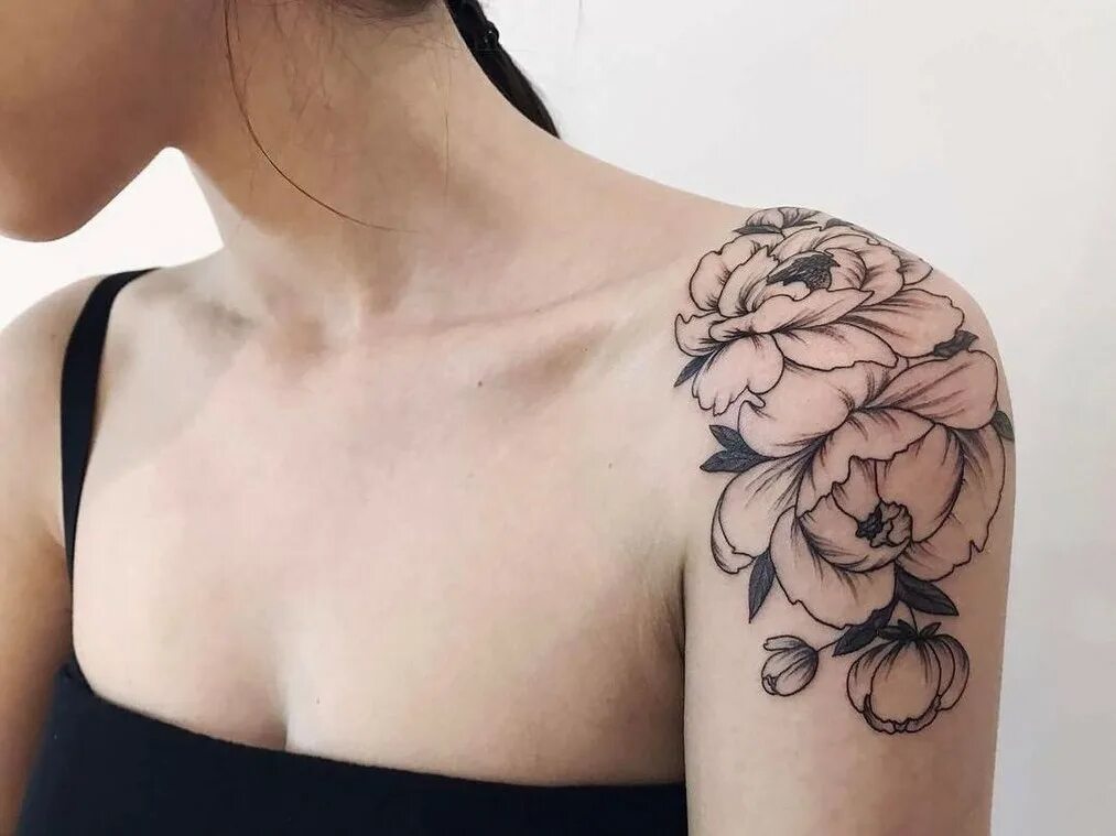 Тату для женщин на плече. Чеонское тату на плече. Тату на плече для девушек красивые. Тату для женщин. Тату на плечеля девушек.