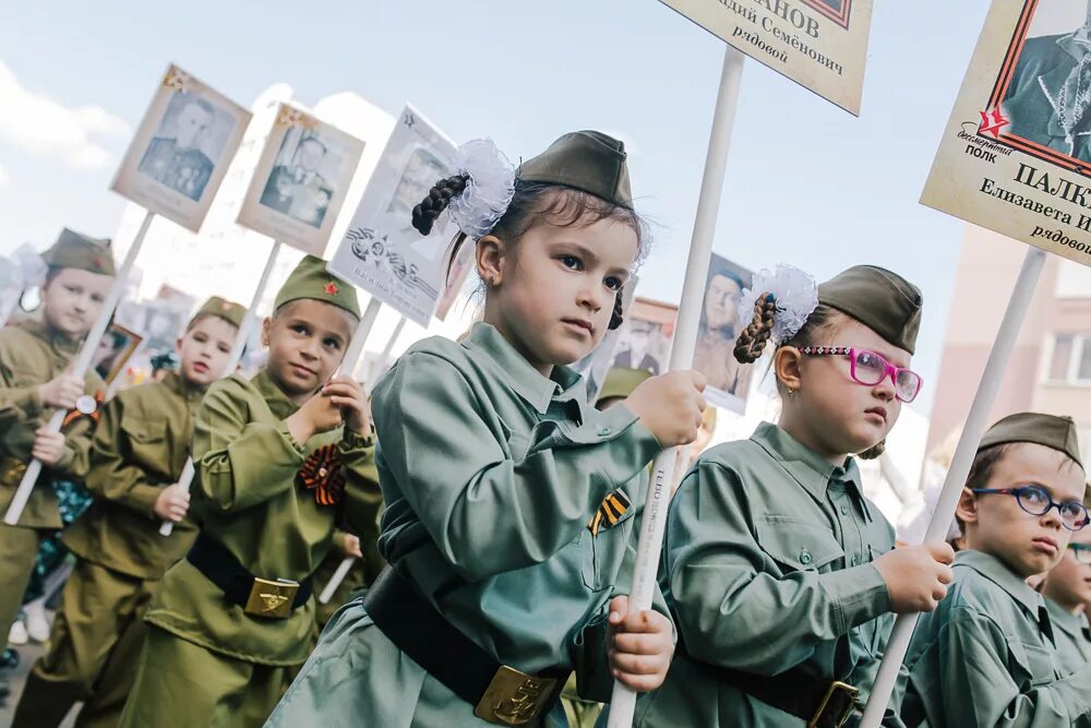 Детский военный парад. Дети на параде. Дети на параде Победы. Дети на военном параде.