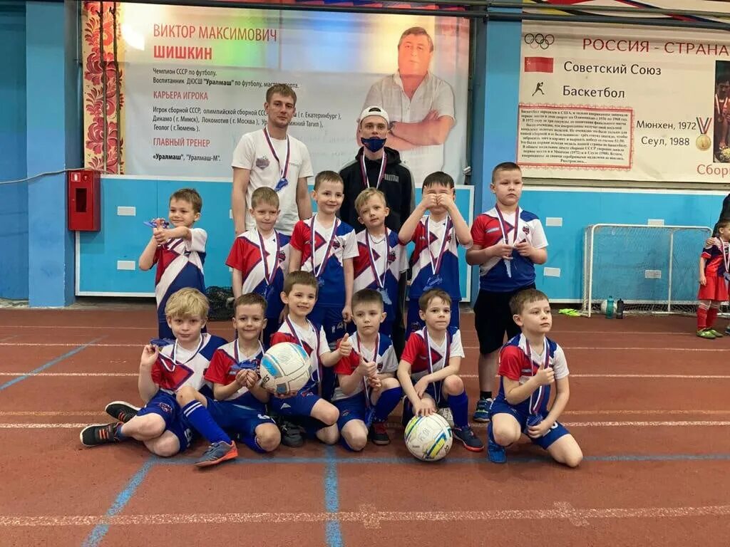 Метеор для детей. Метеор жуковский футбол 2008 год. Команда метеор. Футбольный екб турнир звезда. Спортивная форма метеор.