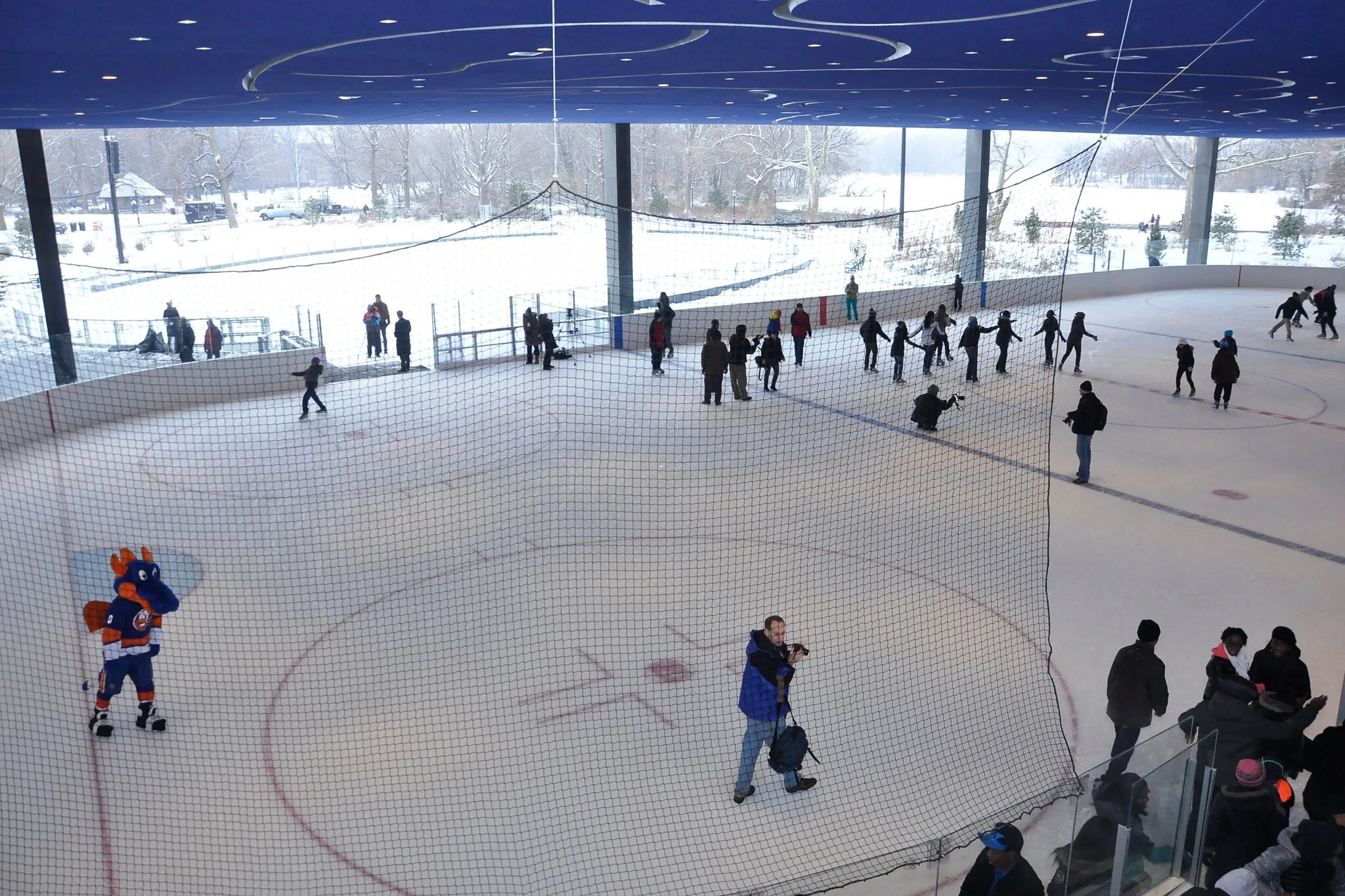 Каток the Rink Сколково. Ринк каток в Сколково. Айс Арена (спортивно-развлекательный комплекс). Крытый каток для массового катания