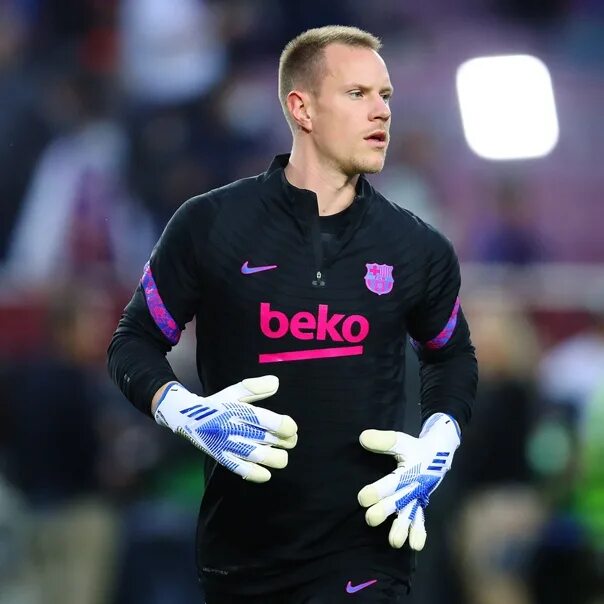 Ter Stegen won his first Zamora and touched two historical records