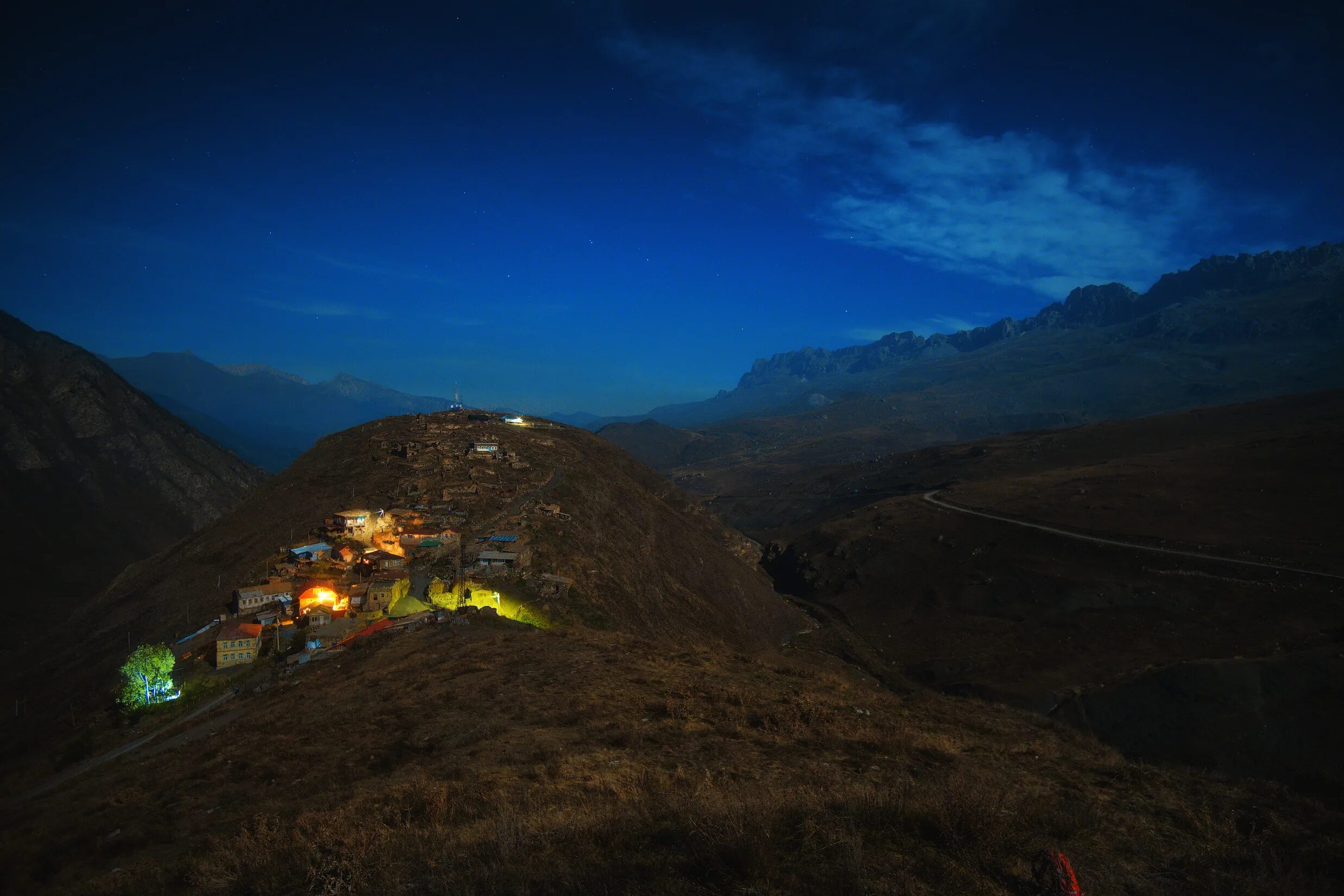 Аул куруш в дагестане. Ночь в ауле. Город гуниб дагестан. Аул чох этно дом. Чох дагестан.