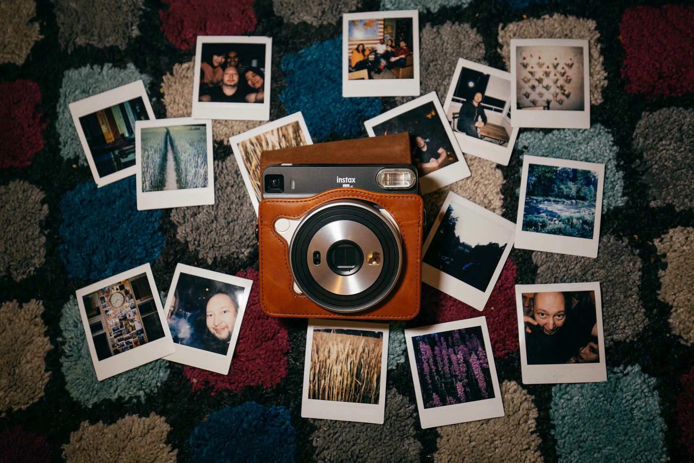 Фото полароид. Полароид Instax sq6. Fujifilm Instax sq1wdtnf. Полароид Instax Square. Коробка инстакс sq6.