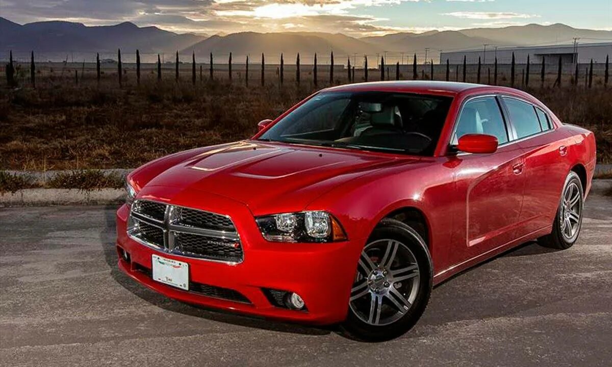 Сколько стоит додж. Додж Чарджер 2013. Dodge Charger SXT. Додж Чарджер седан. Додж Чарджер джип.