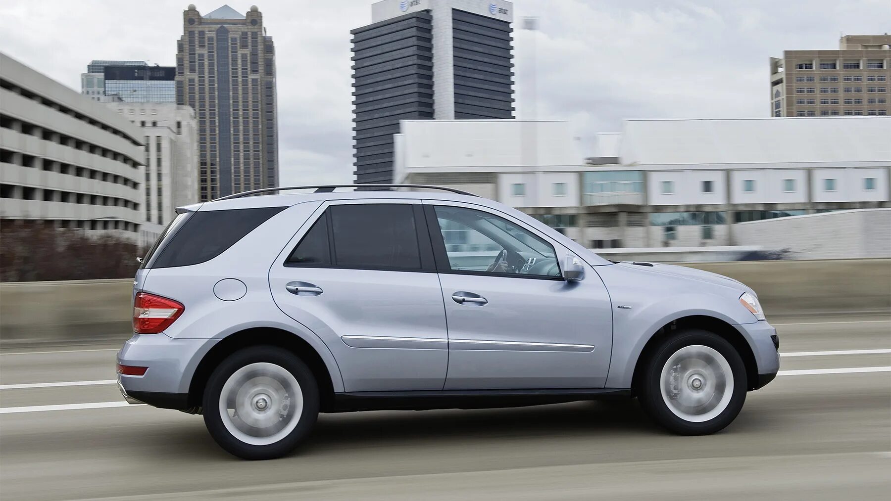 Мл 2010 года. Mercedes benz ml 450. mercedes ml 450 hybrid. ml450 2010. мерседес 450 gl гибрид.