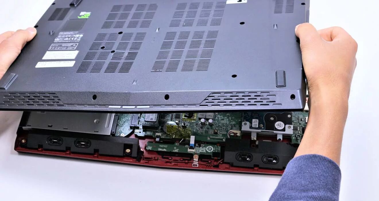 Как снять заднюю крышку ноутбука msi Разборка ноутбука TOSHIBA Satellite A200 Разборка и ремонт ноутбука, статьи и