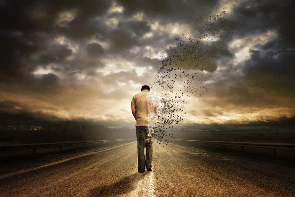 Одинокий человек. Человек идет по дороге. Одинокий путь песня. Знак одинокого человека. Человек идет по пороге.