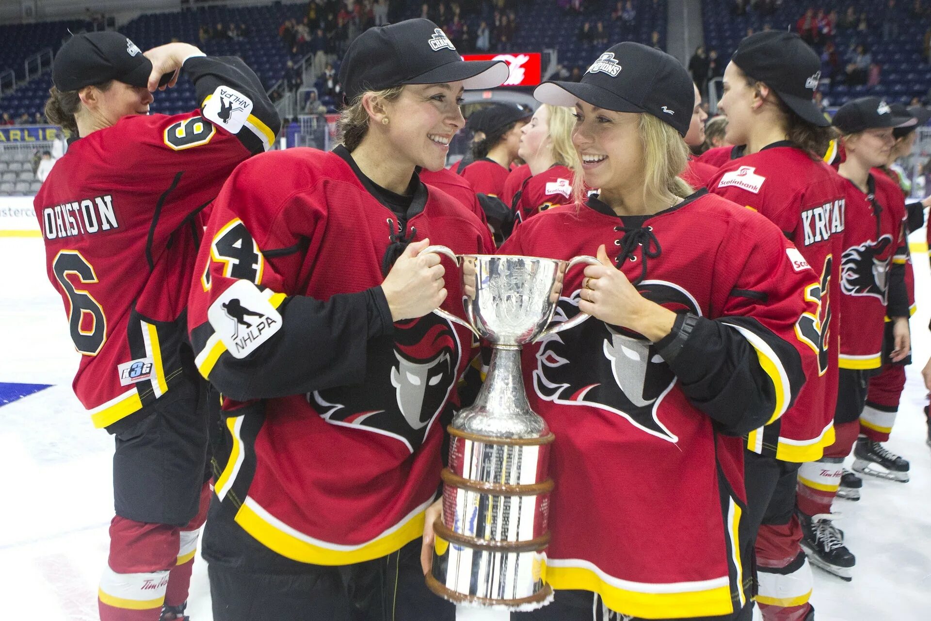 Хоккейная лига канады. Хоккей женская лига Канада. Хоккейные Лиги Канады. Канадская женская хоккейная лига. Женский хоккей НХЛ.