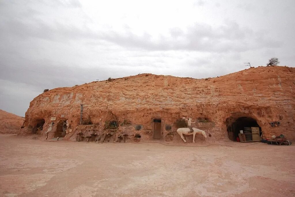 Подземные дома кубер педи. Шахтерский городок кубер-педи. Шахтерский городок кубер-педи. Подземный город в австралии. Город кубер-педи в австралии.