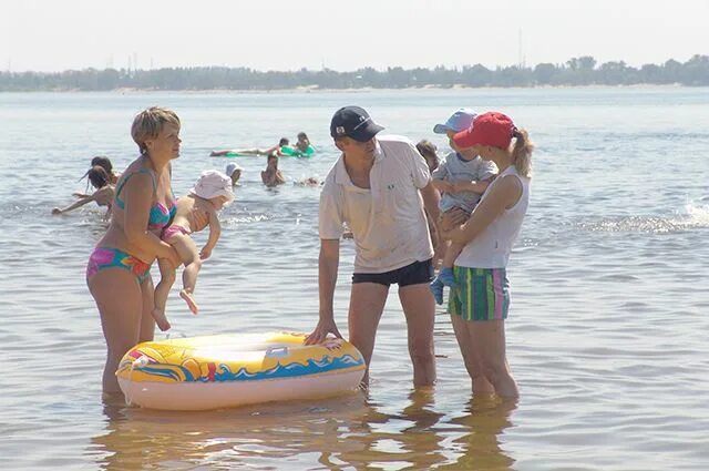 В июне в сочи можно купаться. Безопасное купание. Где можно купаться. Самое безопасное море для купания. Озеро калды купание.