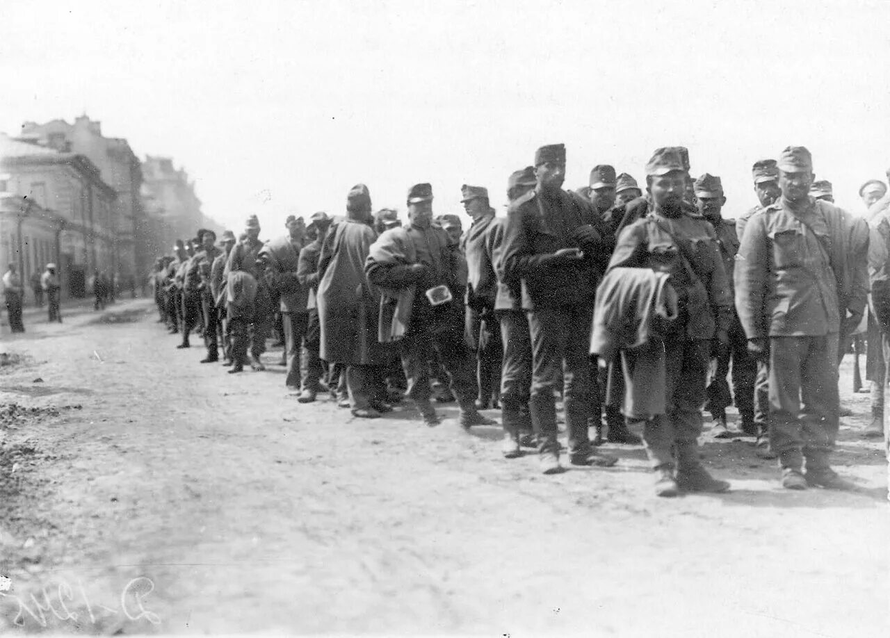 Конвоирование военнопленных. Немцы конвоируют пленных. Пленные французы 1940. Пленные немцы в кенигсберге. Военнопленные в германии.