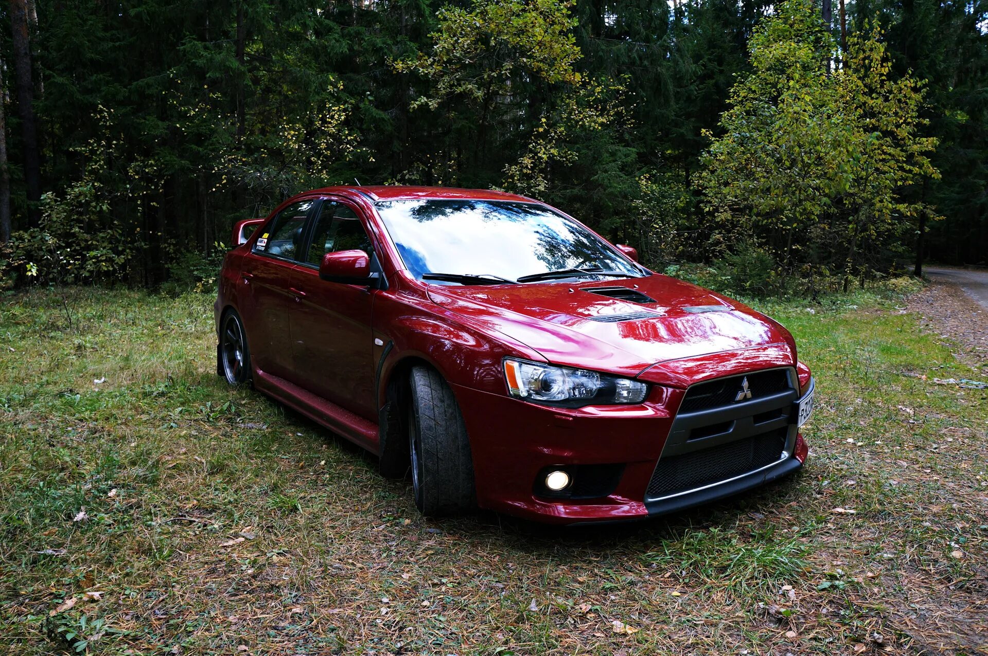 Купить лансер в московской области. Mitsubishi Lancer 10. Митсубиси ланцер 10 красная. Mitsubishi Lancer 10 красный. Мицубиси Лансер 10 поколения.