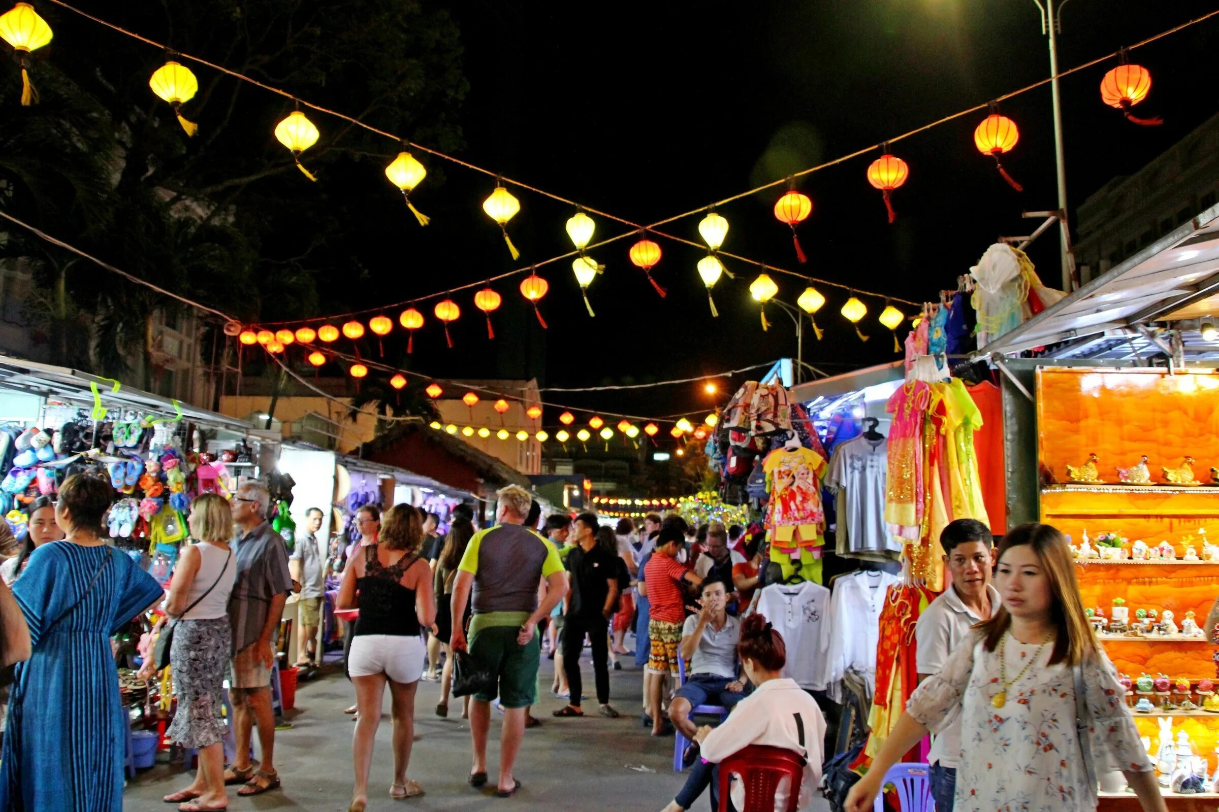 паттайя ночной рынок. ночной базар паттайя. ночной базар паттайя. ночной рынок джомтьен. ночной нячанг нячанг ночной рынок.