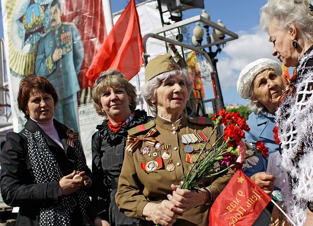 Как семьи отмечают день победы. Празднование дня Победы. С днем Победы. Победа ВОВ. Празднование Победы в Великой Отечественной.