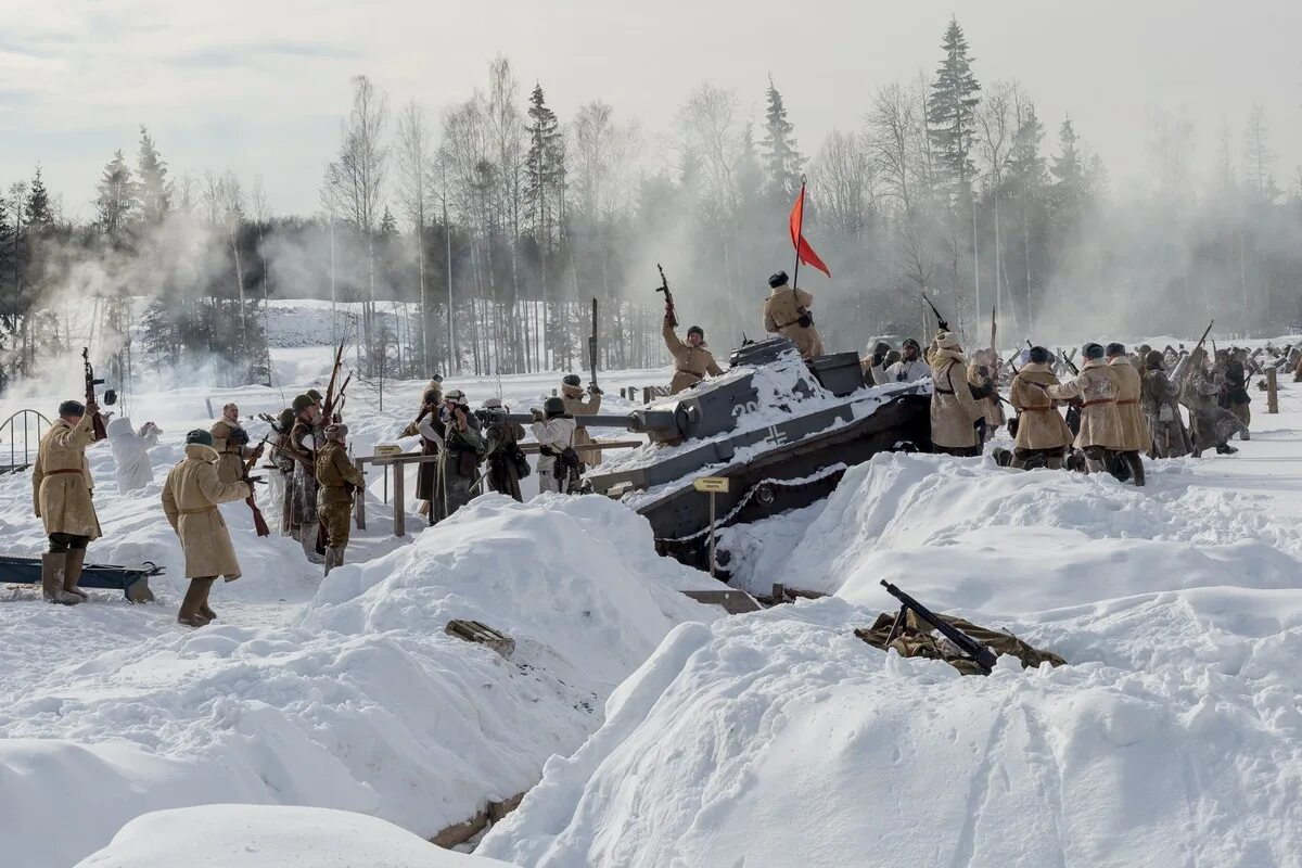 Реконструкция в парке Патриот 23 февраля. Поле Победы парк Патриот. Корсунь-Шевченковская операция. Военно-историческая реконструкция парк Патриот. Реконструкция в феврале