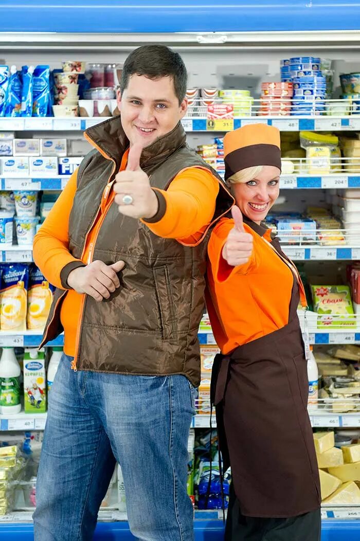 Работники дикси. Работники дикси. Сотрудники магазина дикси. Сотрудники магазина дикси. Дикси сотрудники.