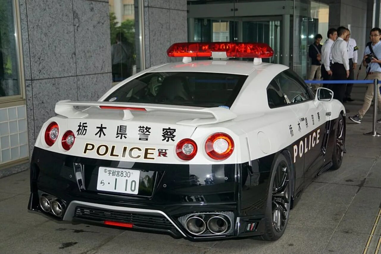 Регистрация авто из японии. Ниссан ГТР Р 35 полиция. Nissan GTR Police. Nissan GTR Japan Police. Ниссан ГТР 35 ГТР полиция Япония.