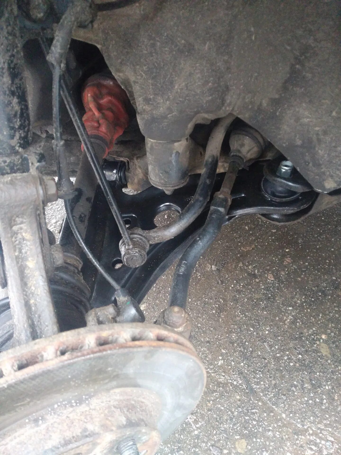 Вырвало крепление ручника гранта. Лада калина хэтчбек битая. Шпаклевка бампера калина 1 спорт. Поржавел изнутри ремень грм калина. Вырвало калин.