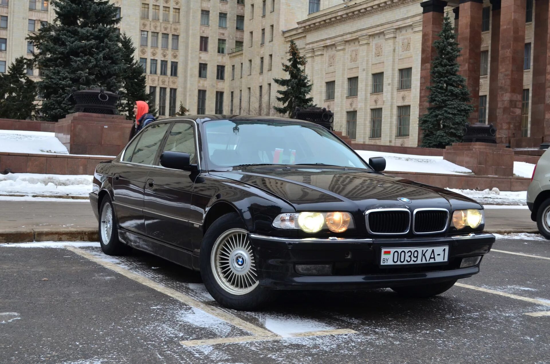 Бмв 750 москва. BMW 750i e38. BMW 7 e38 2000. BMW 7 750. BMW e38 750il бумер.