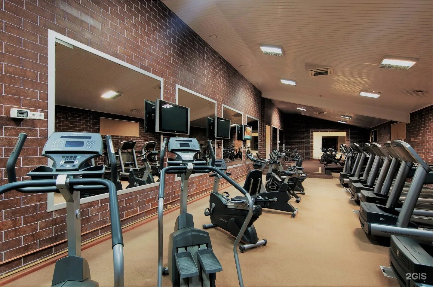 Orange лапино. Лапино идеал. Идеал фитнес лапино. Лапино идеал. Бассейн.