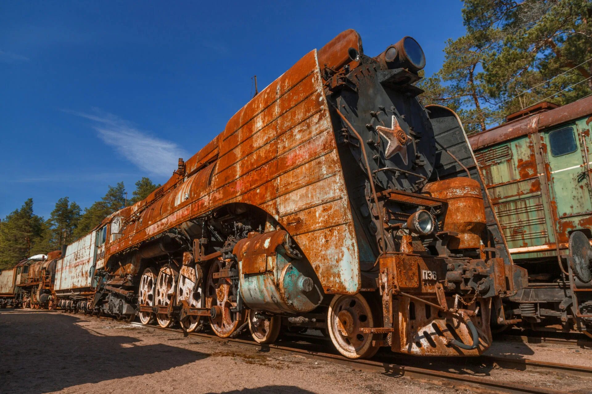 Тэп 60 база запаса рига. Ржавые паровозы. Узкоколейные паровозы. Фондовая площадка ржд "пионерский парк". Старый паровоз.
