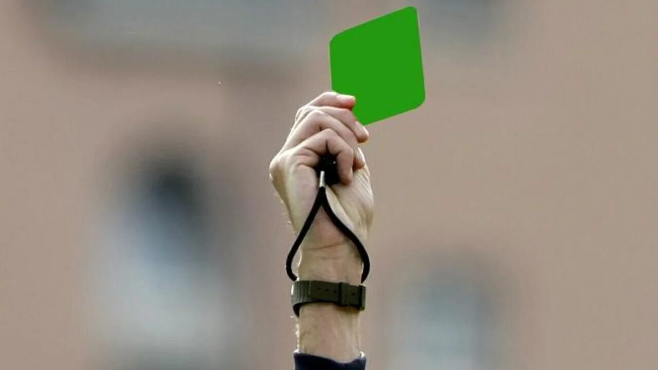 Зеленая карточка. Зеленая карточка это. Есть зелёная карточка в футболе. Зеленая карточка это. Красная карточка и зелёная карточка.