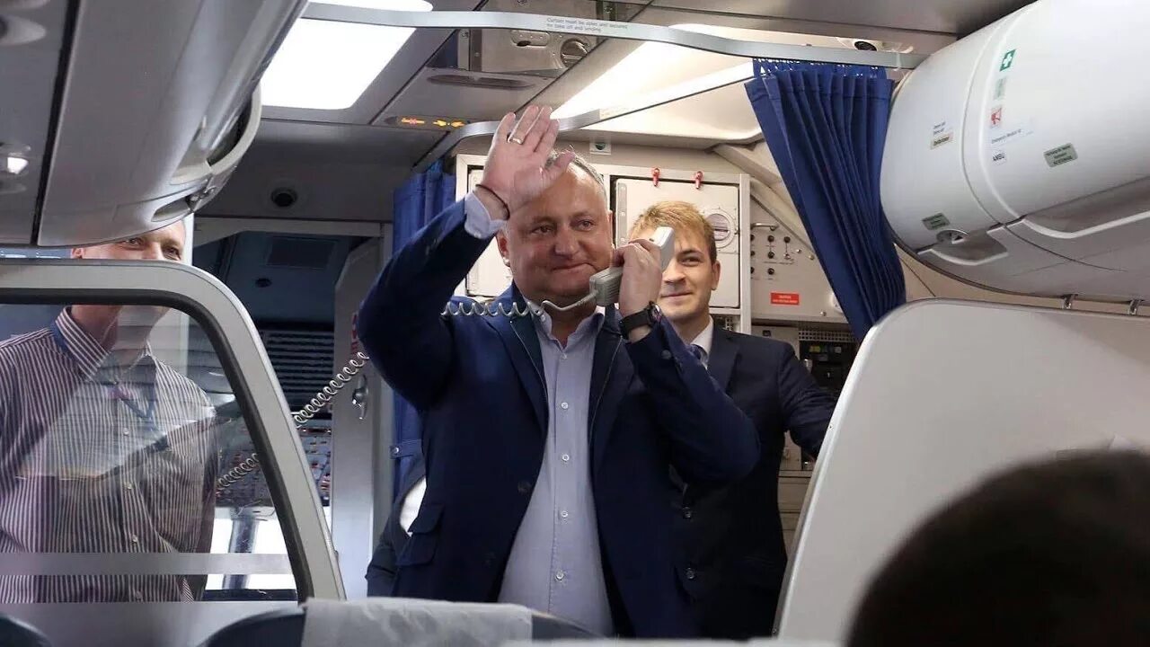 Лететь в кишинев. Додон в самолете. Самолёт президента Молдовы. Улететь в Молдову сейчас.