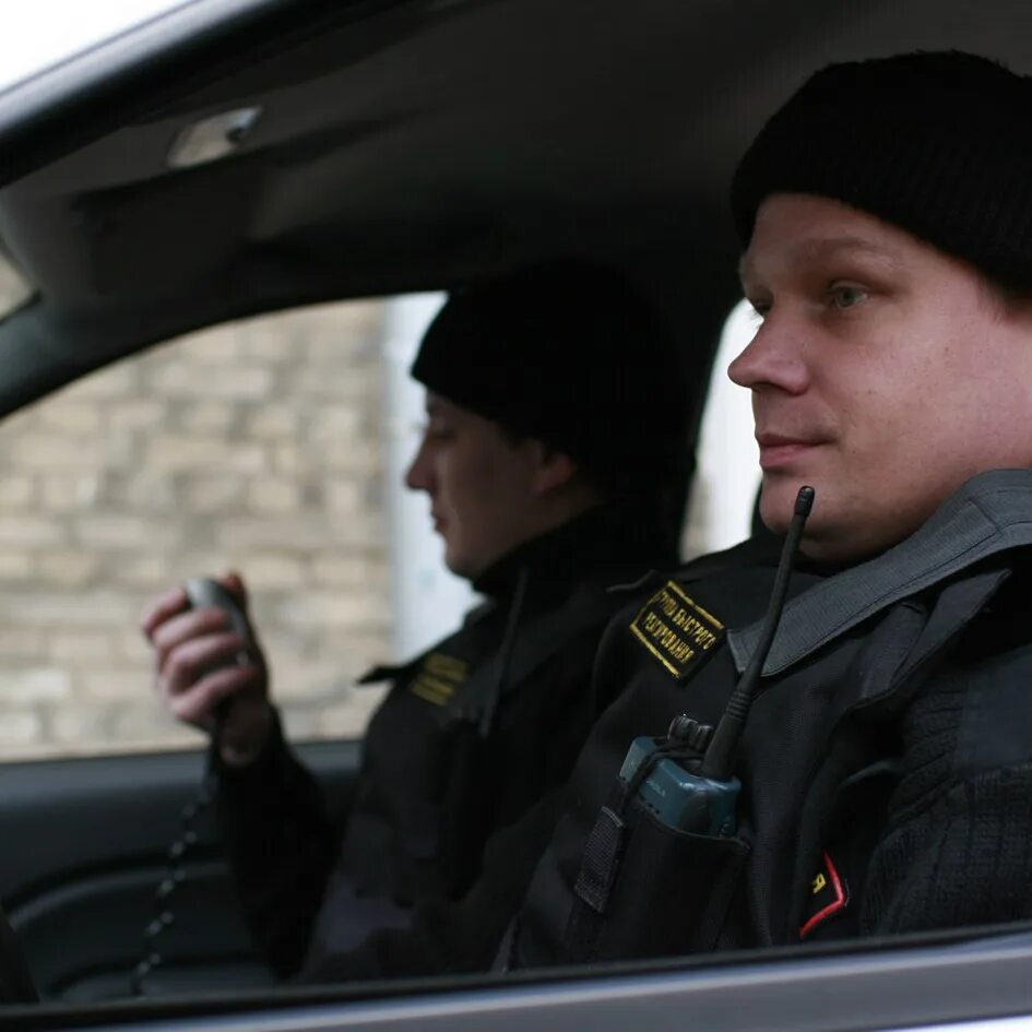 Водитель телохранитель. Работа сторож водитель. Водитель-охранник в группу быстрого реагирования. Личный водитель охранник. Водитель телохранитель.