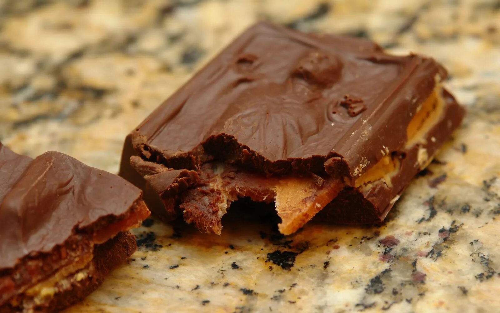 необычный шоколад. шоколад необычной формы. красивые шоколадные плитки. необычный шоколад. ассортимент необычного шоколада.