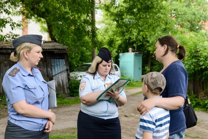 Пдн учиться. Инспектор по делам несовершеннолетних. ПДН полиция. Инспектор по делам несоверше. Полиция по делам несовершеннолетних.