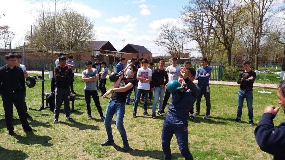 Шелковская црб станица шелковская чеченская республика. Даутбек боец. Мечеть аул уляп. Село чечен аул. Каршига аул.