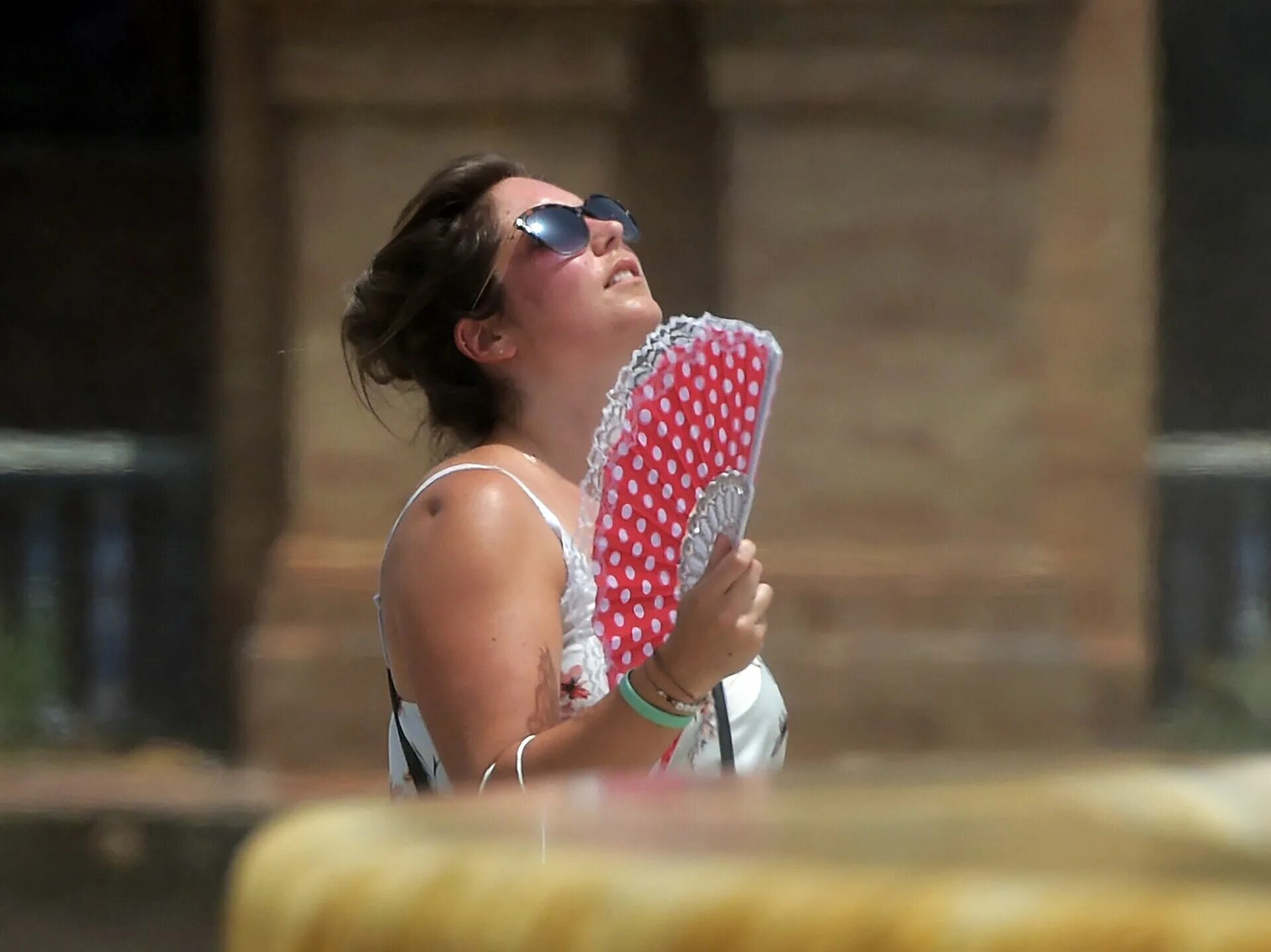 Аномальная жара в европе 2022. Летняя жара в кемерово. Летняя москва. Невыносимая жара в москве 2010. Жара в питере 2022.