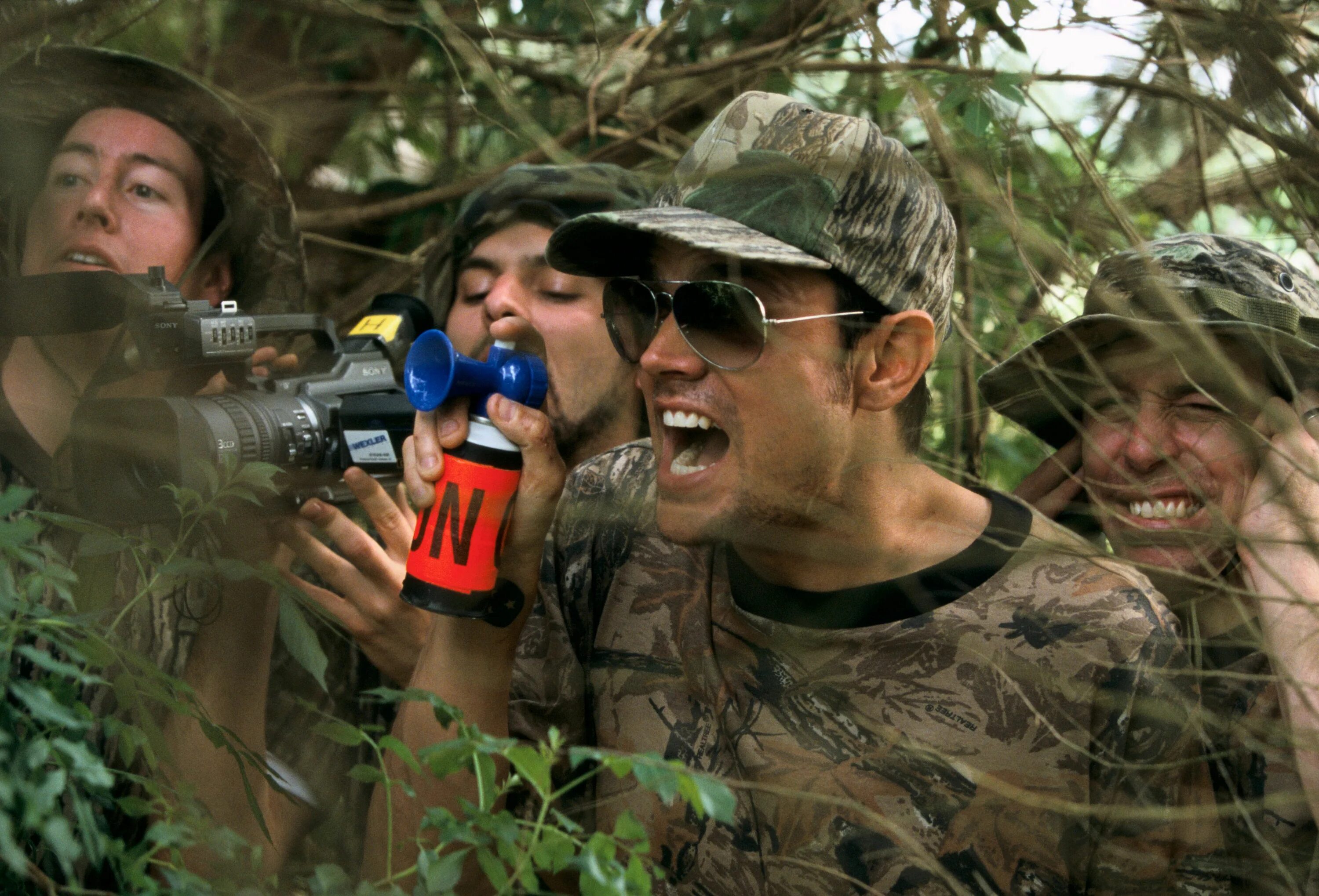 чудаки mtv. джонни ноксвилл придурки. джонни ноксвилл придурки. джо́нни но́ксвилл чудаки. фильмы про 2 придурков.