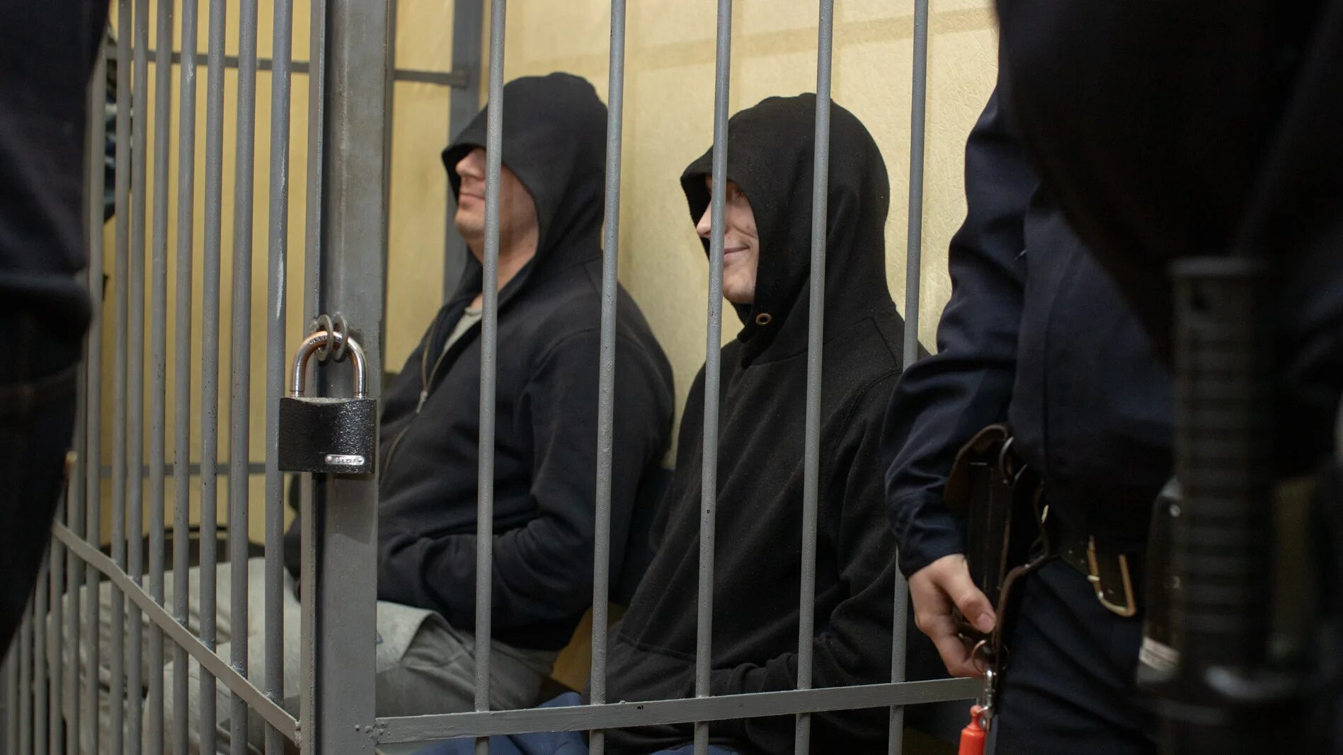 В чем обвиняют 7. Суд над девушкой. Екатеринбург криминал 2022. Фото не было суда над полицаями. Виновность фото.