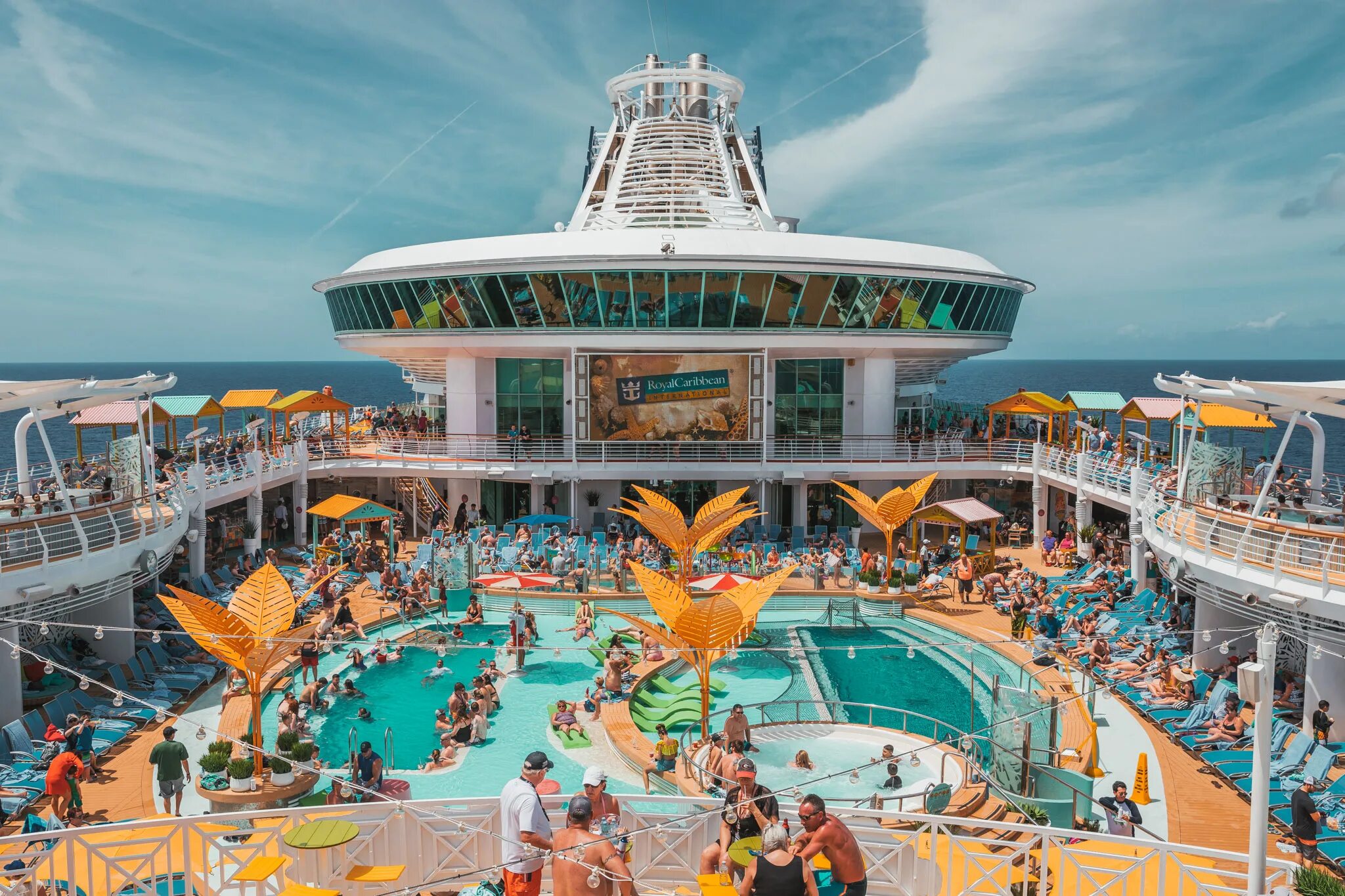 Rage of the seas. Лайнер Ройал Карибиан. Круизный лайнер Royal Caribbean. Navigator of the Seas лайнер. Круизный корабль "Wonder of the Seas New ship 2022".