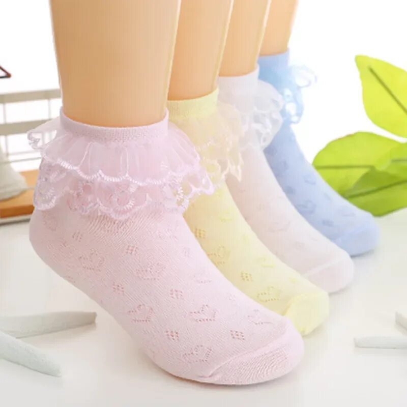 Розово белые носки. Носки для девочек. Носочки с кружевом для девочки. Носки с кружевом для девочки. Носочки с рюшами для девочки.