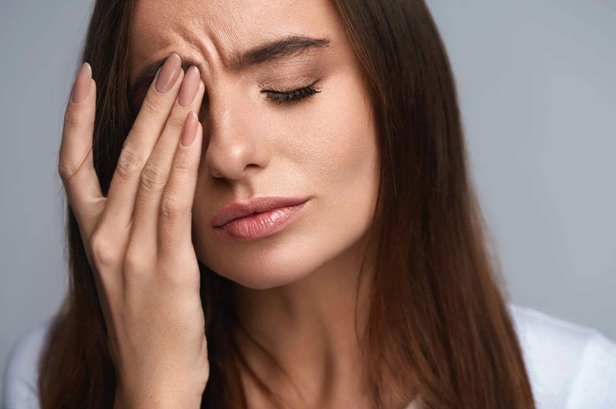 закрытые глаза болят