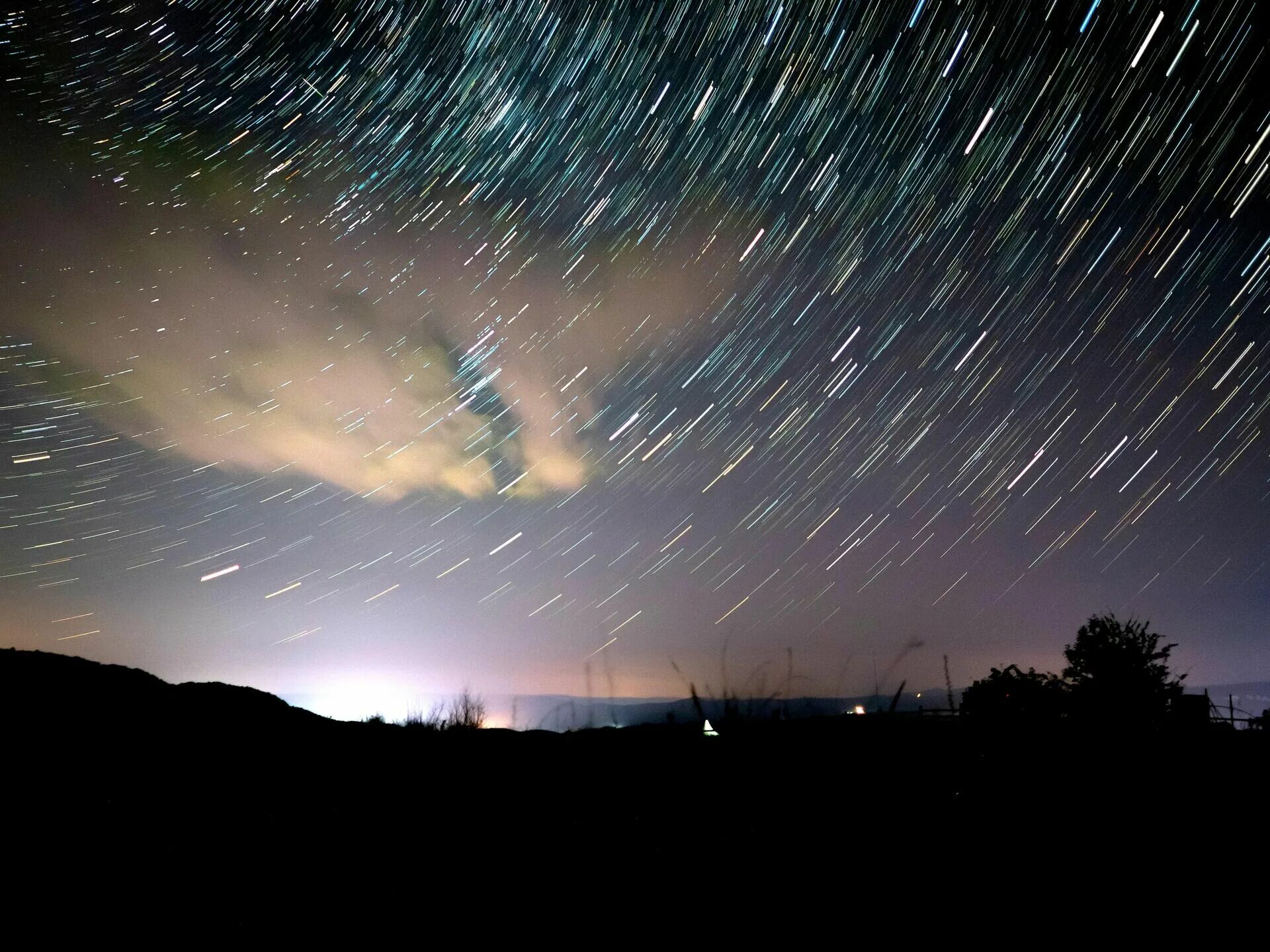 астрономия. ночью можно будет наблюдать. метеорный поток лириды 2022. падающая звезда желание. метеоры персеиды.