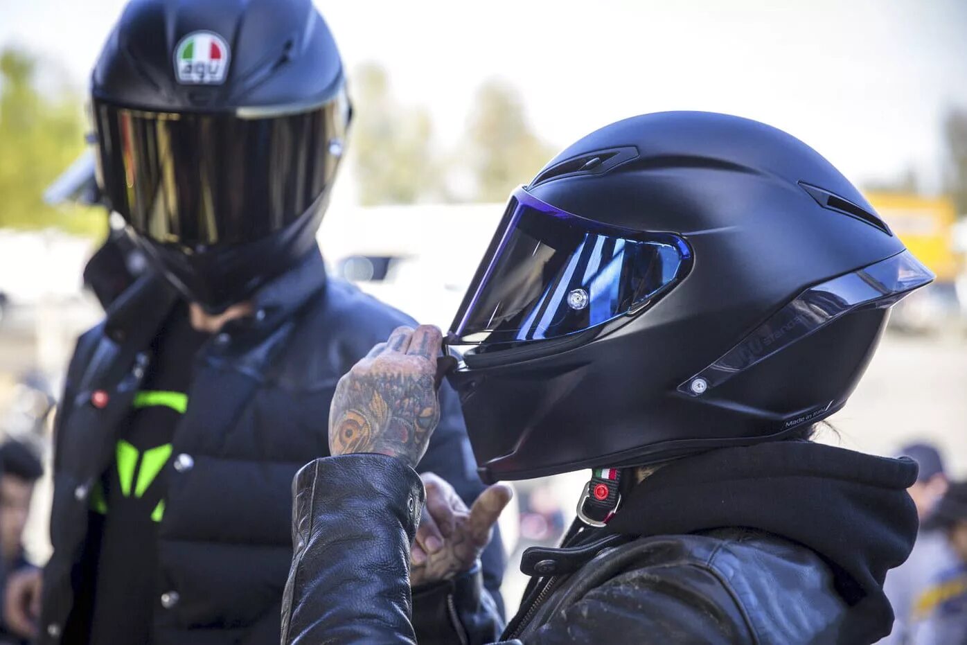 Велосипедный шлем. Еврейская речь. Шлем arai rx-7 ducati. Мотошлем louis vuitton. Шлемазл перевод.