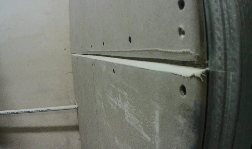 Нужен ли зазор между гипсокартоном
