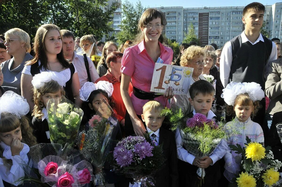 Лицей 11 Благовещенск. Первоклассник с гладиолусами. Учителя 11 лицея Благовещенск. Лицей 6 города Благовещенска Амурской области. Школа 11 амурская область