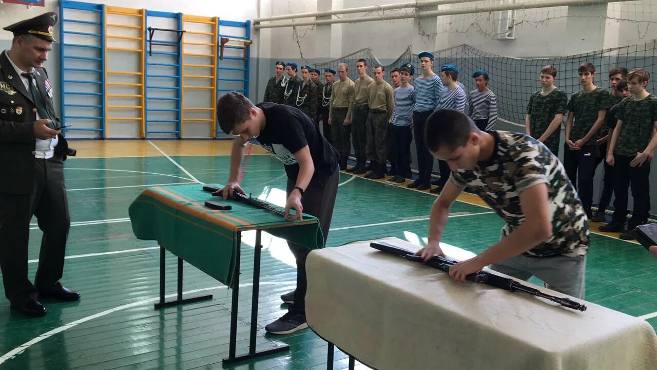 Спортивные мероприятия в школе. Военные конкурсы для школьников. Военно-спортивный конкурс "а ну-ка, парни!" надпись. Военно-спортивная эстафета для школьников. Военно спортивный конкурс.