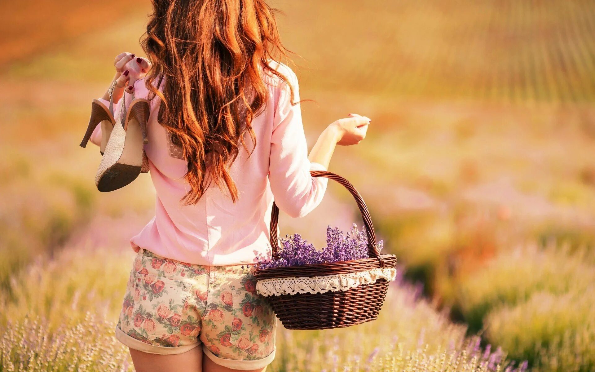 Авы на лето. Девушка лето. Девушки летом. Счастливая девушка с цветами. Счастливая девушка на природе.
